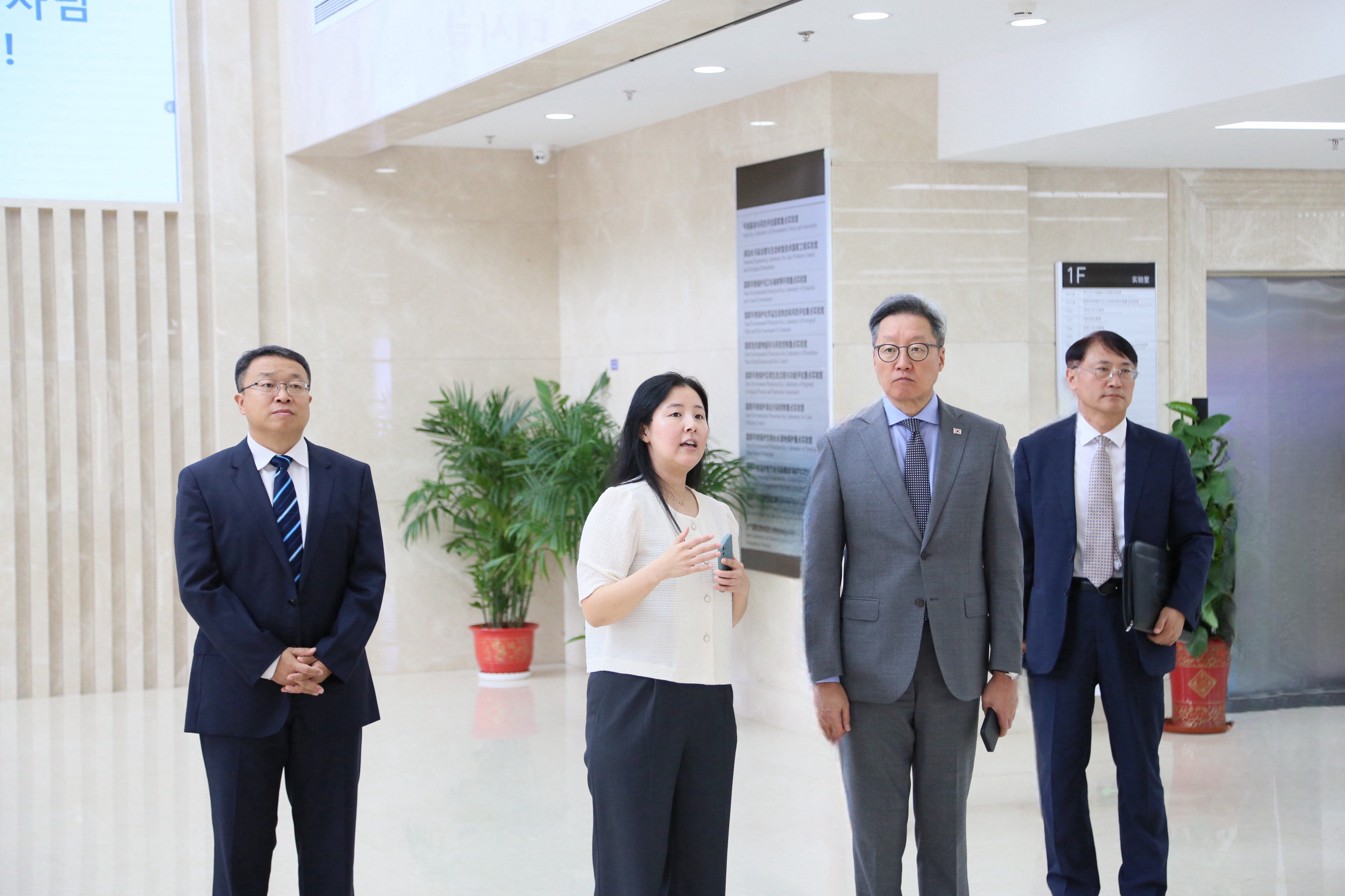 大使2.jpg 大使2.jpg